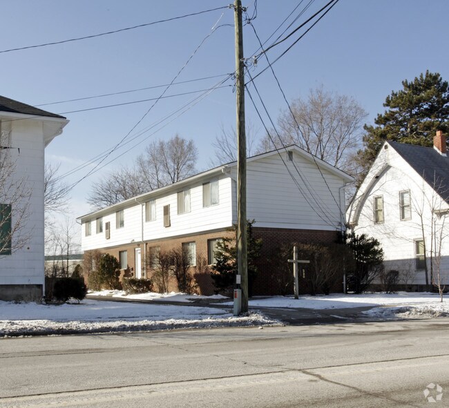 Building Photo - 220 E Ann Arbor Trl