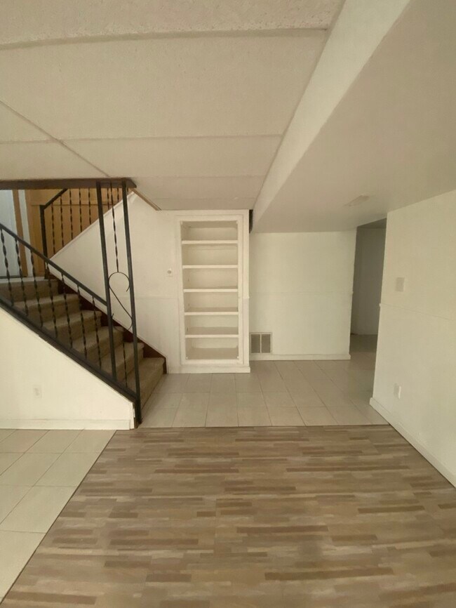 Building Photo - Secluded 4 bedrooms 3 baths with 2 car garage and fenced in yard in the town of Rutland for rent!