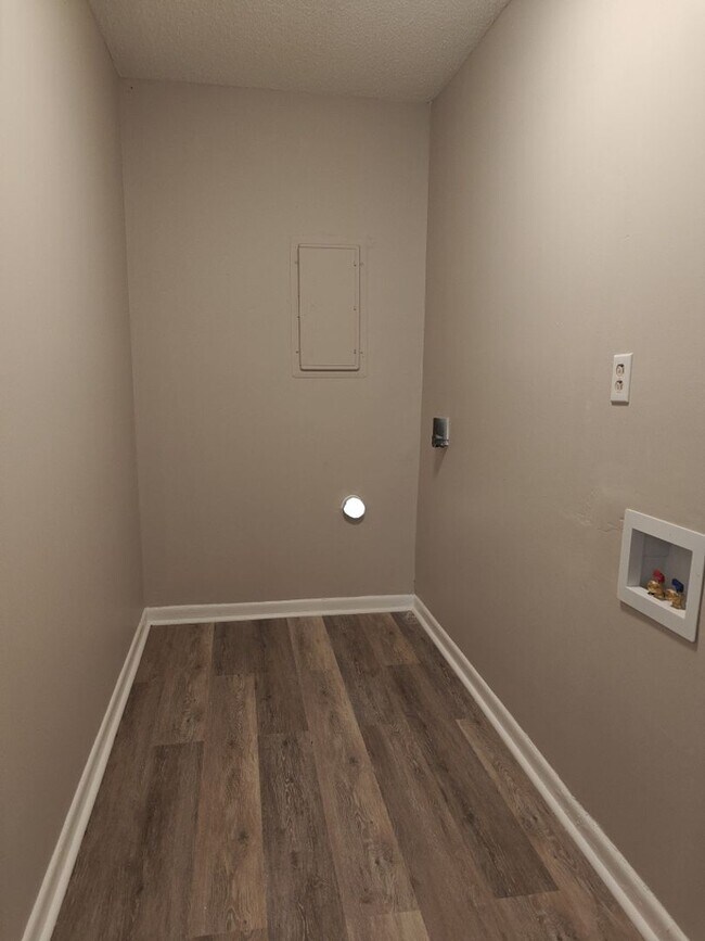 Building Photo - Great SC Location!