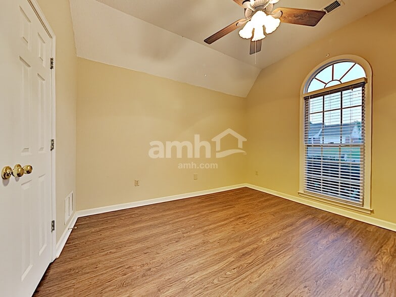 Building Photo - 9357 Bryant Trent Blvd