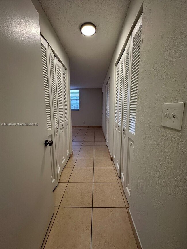 Building Photo - 311 SE 3rd St