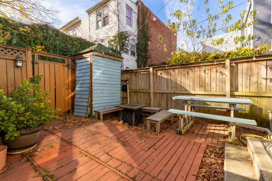 Building Photo - 207 V St NE