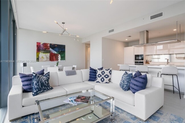 Building Photo - 1000 Brickell Plaza