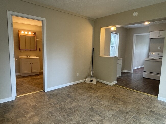 Building Photo - 2102 Medford Ave