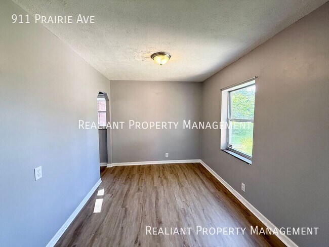 Building Photo - 911 Prairie Ave