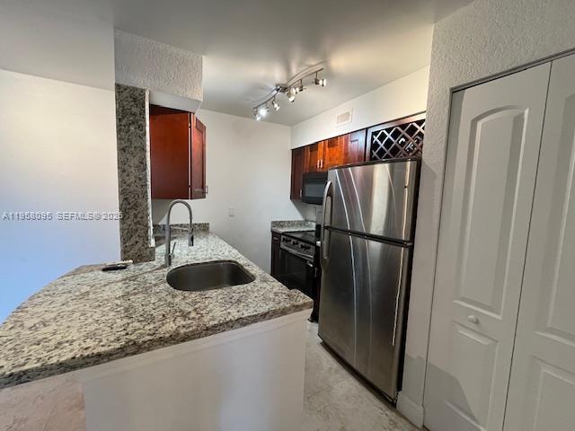 Building Photo - 2880 N Oakland Forest Dr
