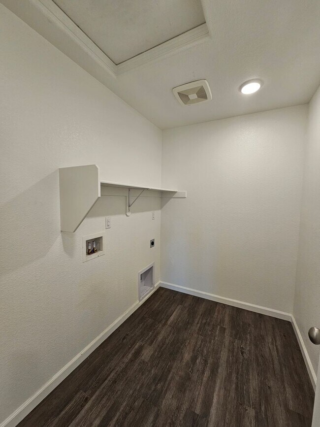 Building Photo - Lemmon Valley Stunner - Brand New Everything