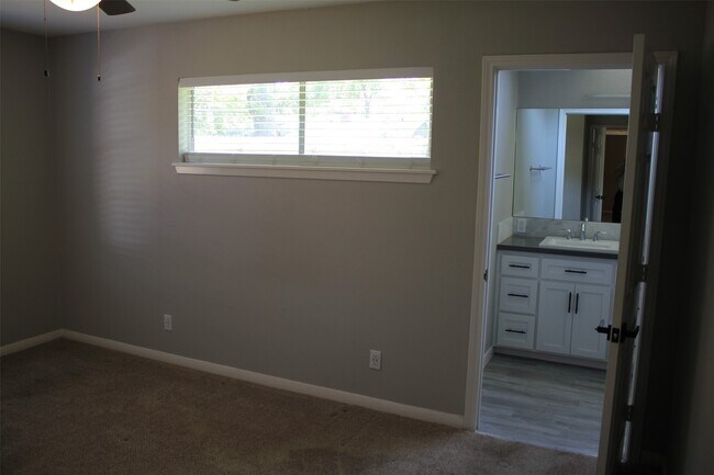 Building Photo - 10031 Haddington Dr