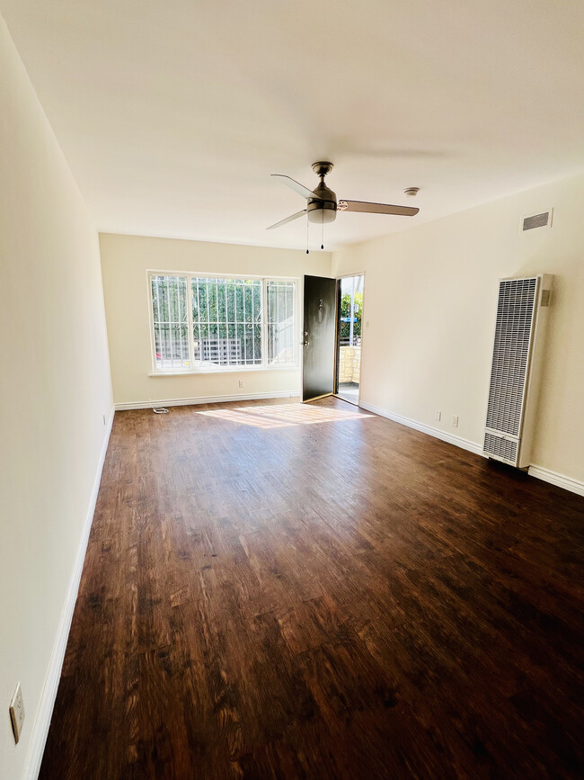 living room - 1000 N Orange Grove Ave