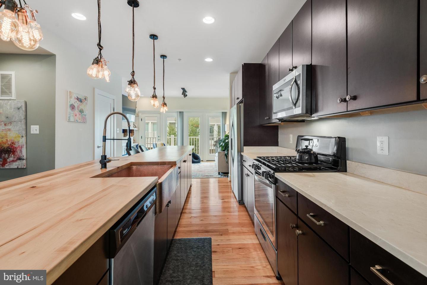 Stainless steel appliances - 924 King Farm Blvd