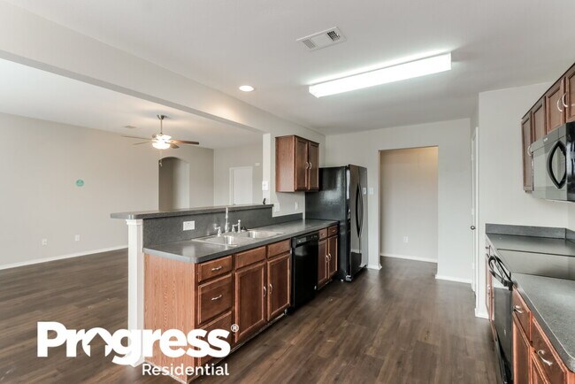 Building Photo - 302 Shadow Bend Cir