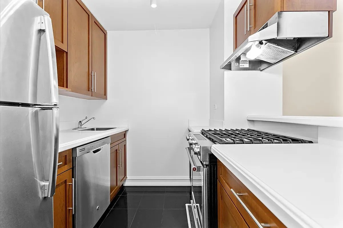 Building Photo - 420 E 72nd St