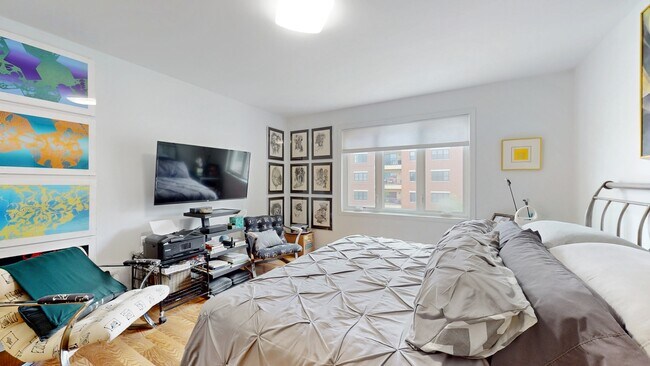 Building Photo - 5000 Oakton St