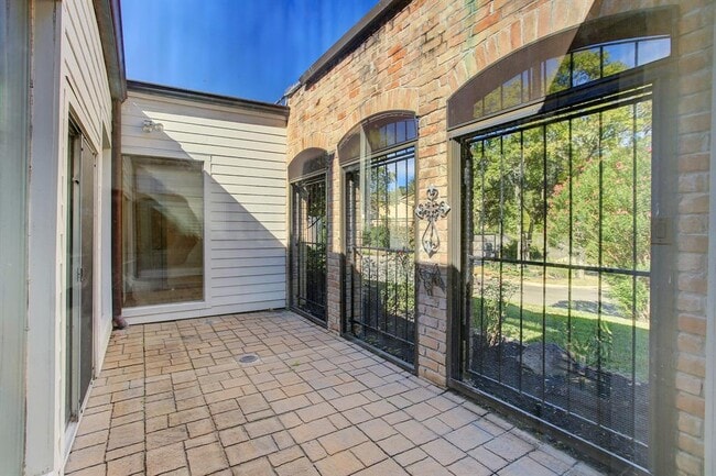 Building Photo - 25 Legend Ln