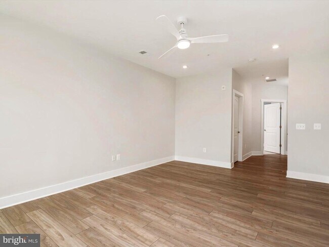 Building Photo - 170 Harrier Wy