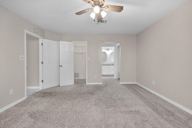 Building Photo - 3213 Desert St
