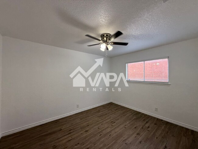 Building Photo - 7242 Glen Hill Dr