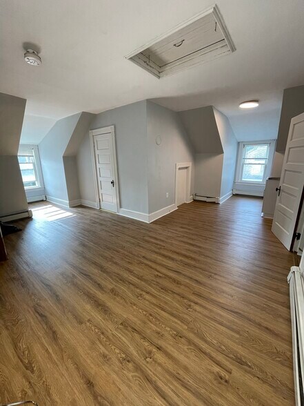 Building Photo - 56 Blucher St