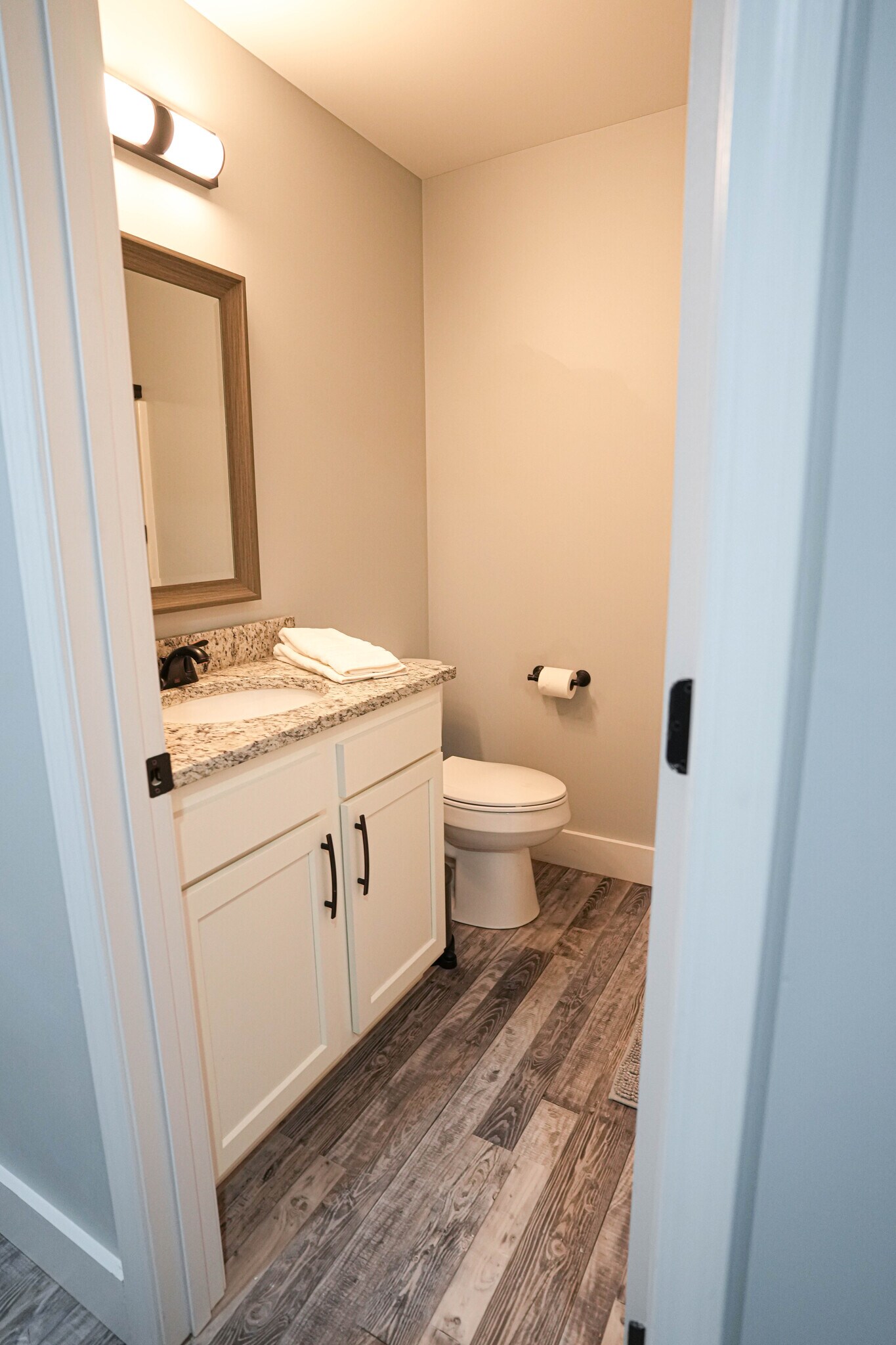 Building Photo - 1027 W 5th St