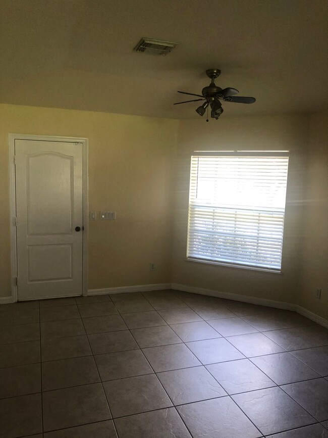 Building Photo - THREE BEDROOM HOME CLOSE TO ST. LUCIE WEST