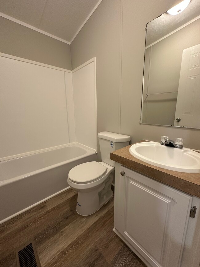 Building Photo - 319 Bridgeview Dr