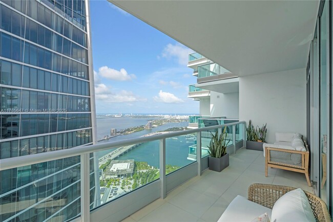 Building Photo - 900 Biscayne Blvd