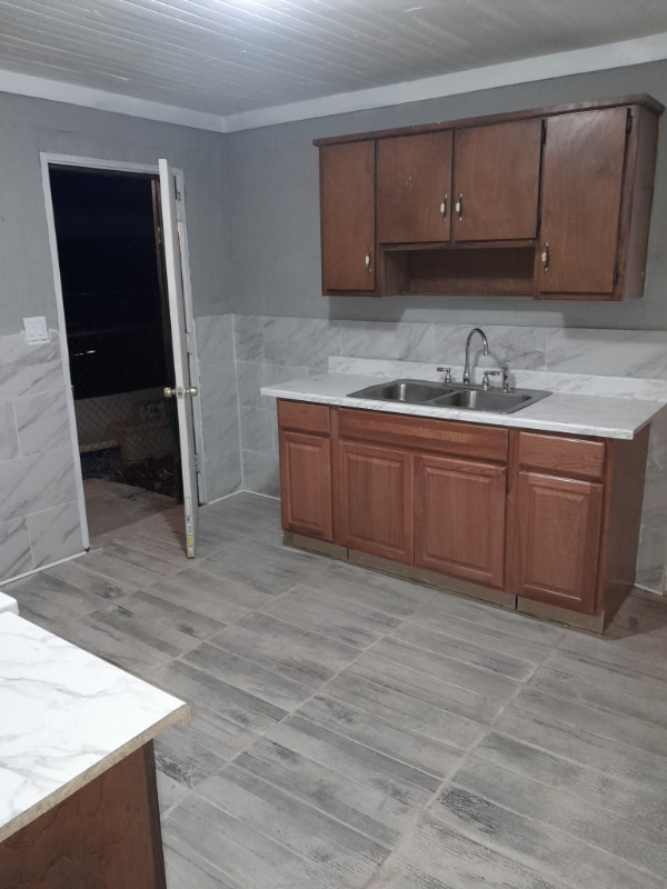 Building Photo - 1003 16th Ct