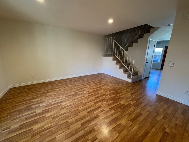 Building Photo - Light-Filled 3-Bedroom Home in Desirable Agoura Hills Community
