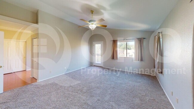 Building Photo - 874 W Port Royal Pl