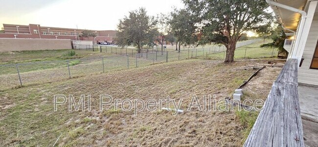 Building Photo - 406 Whitewing Cir