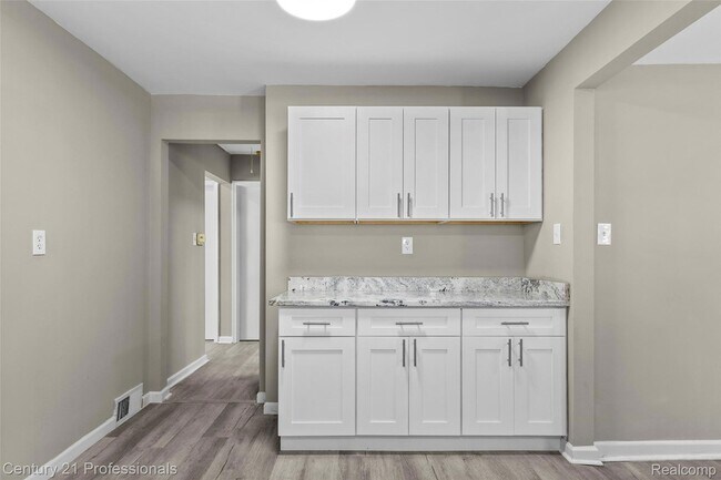 Building Photo - 3621 Livernois Rd