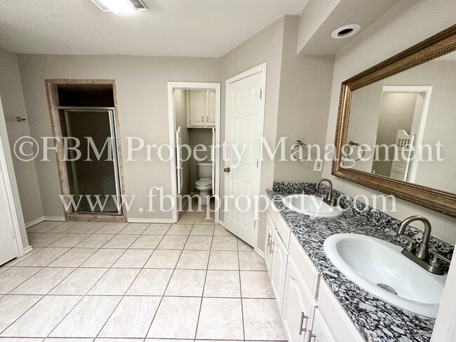 Building Photo - Charming 3 Bedroom, 2.5 Bathroom Home in A...