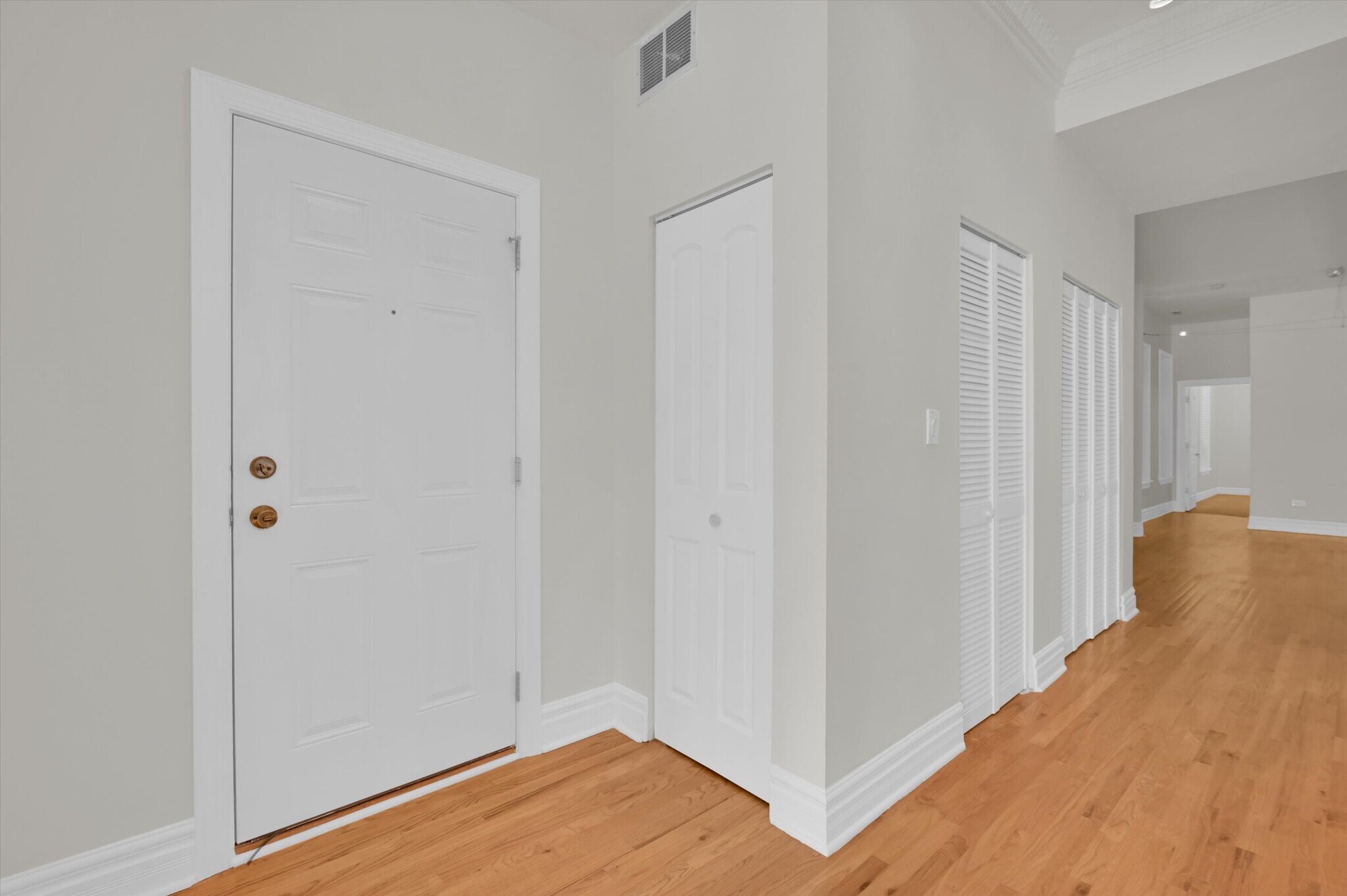 Building Photo - 4856 S Prairie Ave