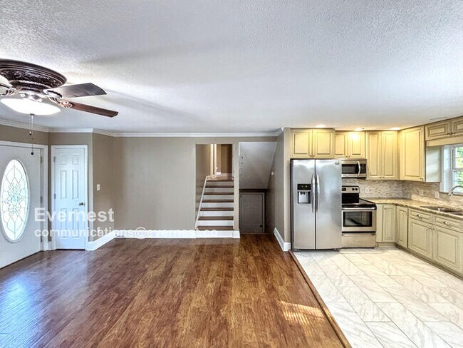 Building Photo - 6821 Knollcrest Dr