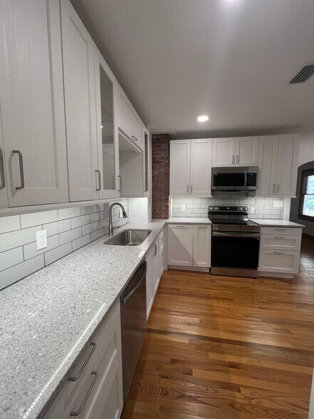 Tons of Countertop Space - 3880 Walsh St