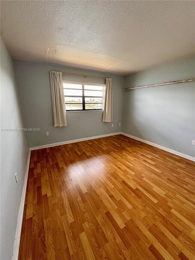 Building Photo - 2762 W 60th St