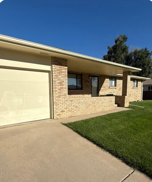 Building Photo - 304 19th Ave Ct