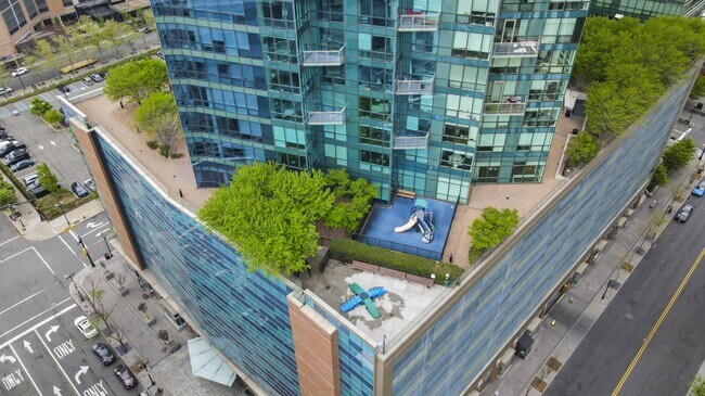 Building Photo - 77 HUDSON St