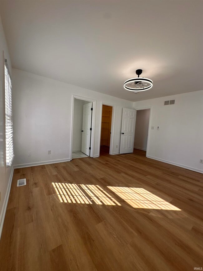 Building Photo - 8477 Countrywood Ct