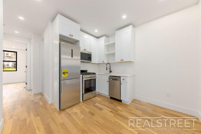 Building Photo - new 3 bed 2 Bath Duplex in Ocean Hill!