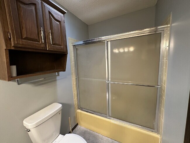 Building Photo - 2147 Loren Cir