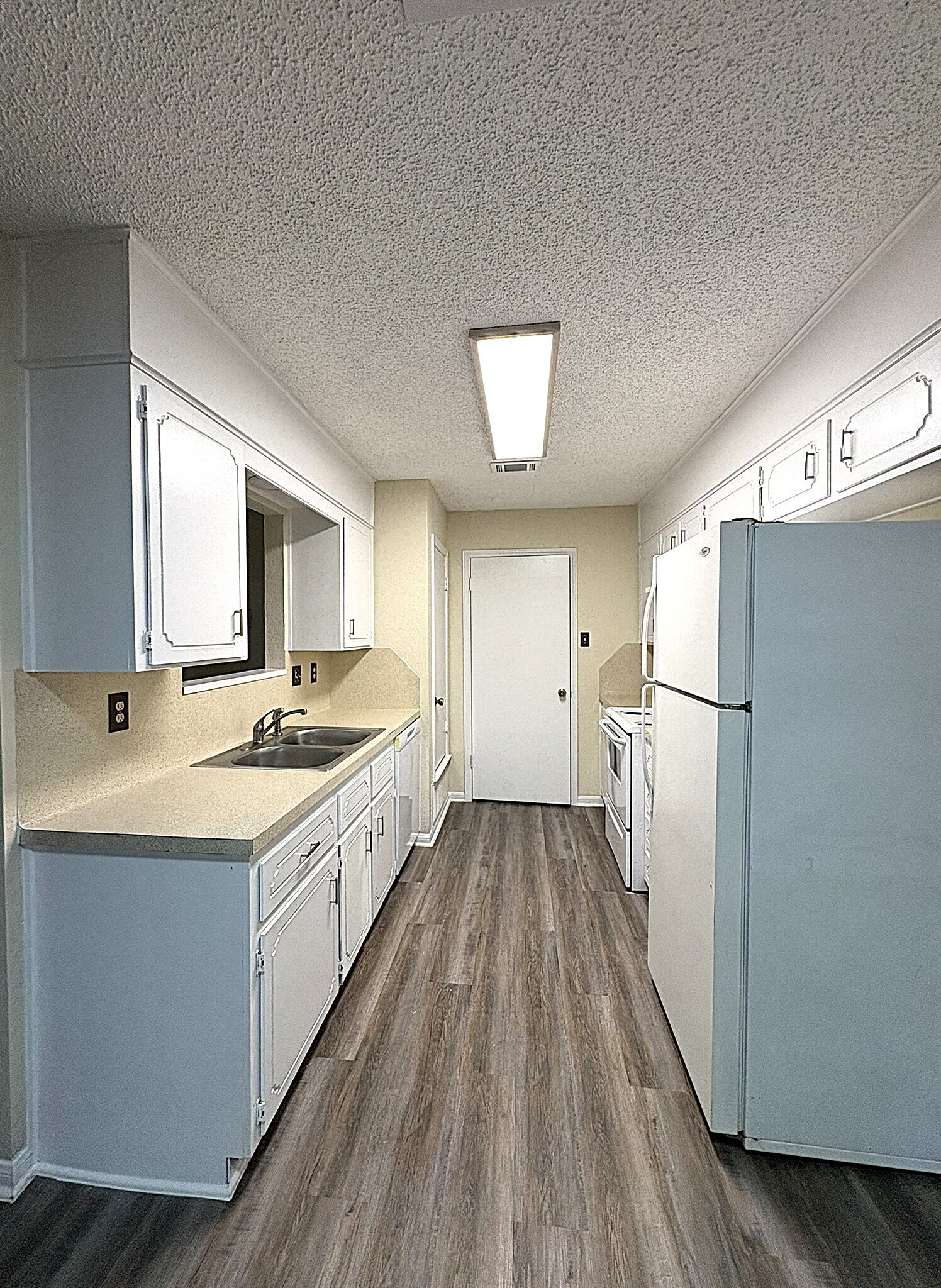 Building Photo - 3901 Hereford Ln