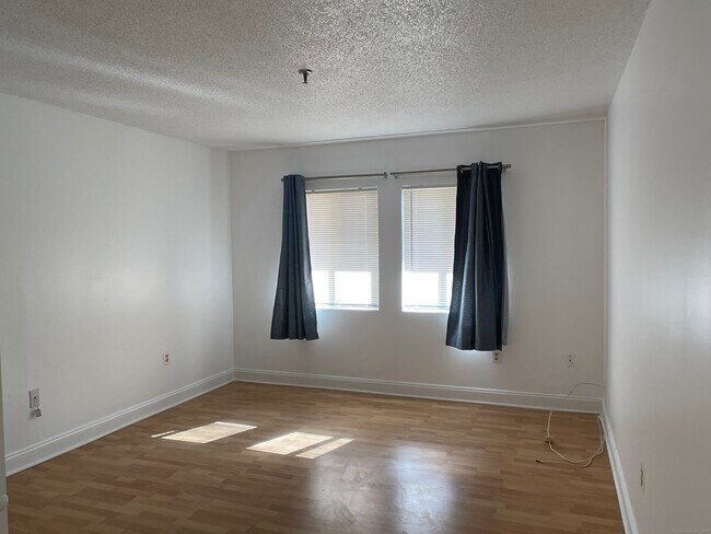 Building Photo - 1204 Whitney Ave