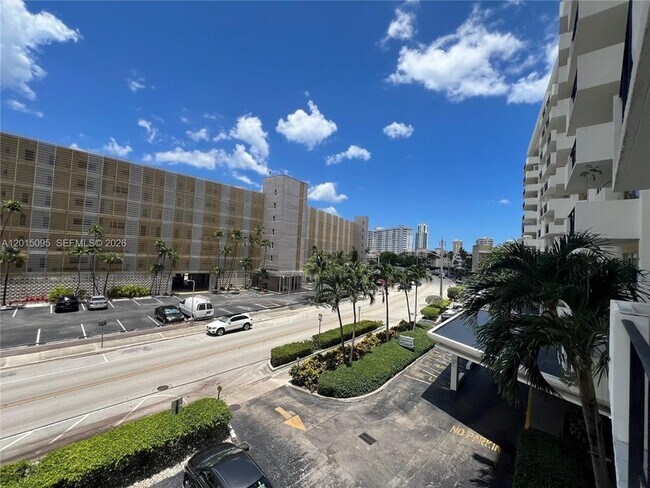 Building Photo - 401 Golden Isles Dr