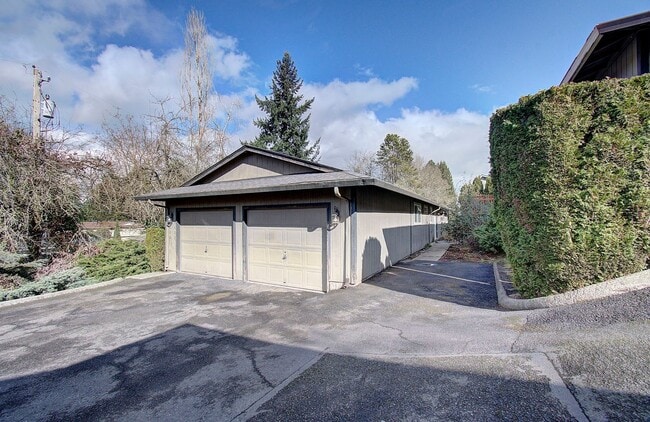 Building Photo - Charming 2-Bedroom Ranch-Style Apartment – Vancouver, WA - Free 1st Months Rent w/ 12 Mth Lease