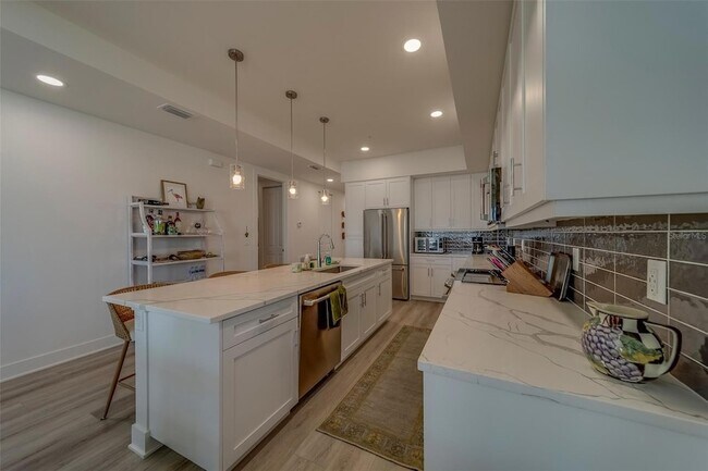 Building Photo - 400 150th Ave