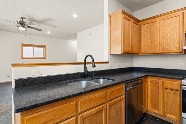 Building Photo - 608 Shadow Way