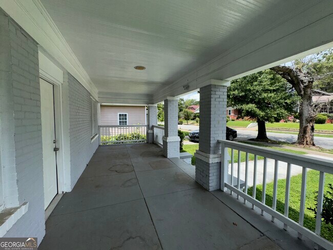 Building Photo - 1462 Lucile Ave SW