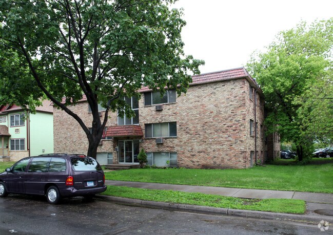 Building Photo - 1112 8th St SE