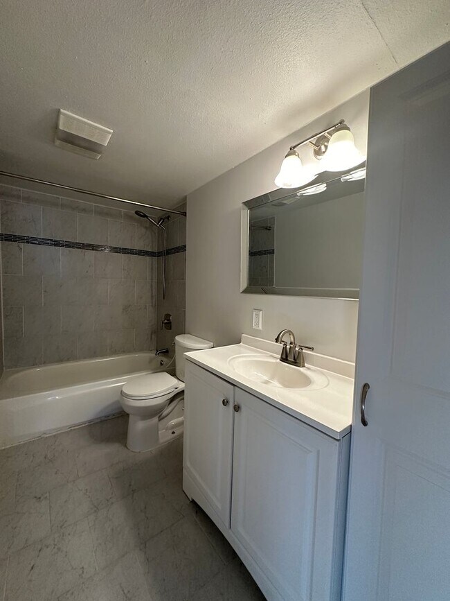 Building Photo - 3 bed, 2 bath Richland